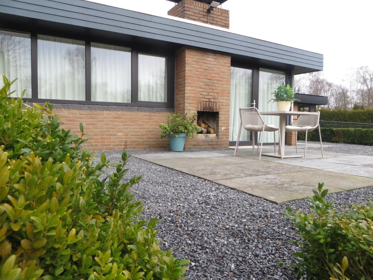 Gerenoveerd huisje gelegen aan water bij bos Villa Lanaken Buitenkant foto