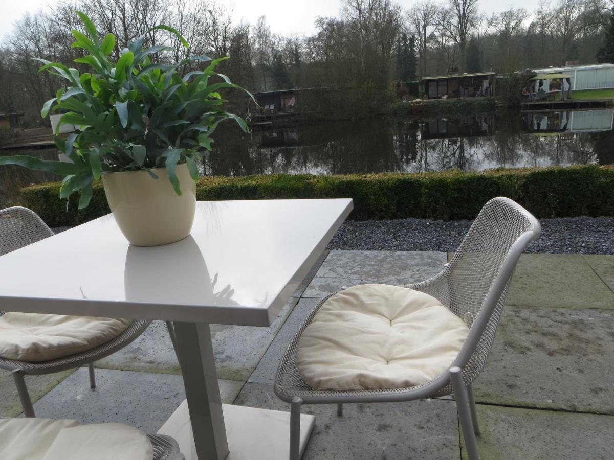 Gerenoveerd huisje gelegen aan water bij bos Villa Lanaken Buitenkant foto