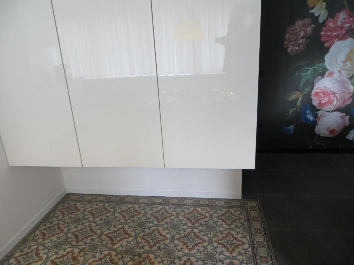 Gerenoveerd huisje gelegen aan water bij bos Villa Lanaken Buitenkant foto